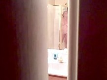 WIFE VOYEUR SHOWER COMMENTS ON HER