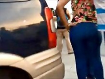 NALGONA CAMINANDO CON FAMILIA (ESPOSO)