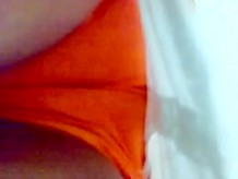 Upskirt bajo falda por delante