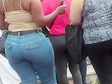 SUPER PHAT BOOTY WITH A VPL IN JEANS!!!!