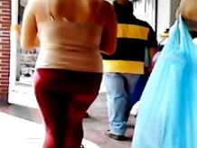 Nalgona En Mayas Rojas