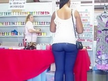 Big ass ebony chick in tight jeans