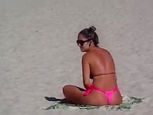 culo MILF caliente en la playa 2014