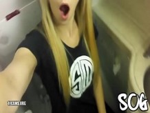 Rubia Público Masturbándose Avión Baño Real Amateur