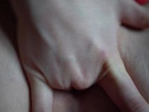 CLOSEUP SCHOOLGIRL OBTIENE ORGASMO - DELUXEGIRL