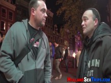 Perrito perforado holandés prostituta golpes
