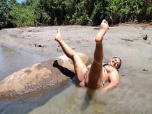 María Casada luciendo en la playa de Ubatuba-SP