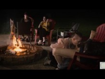 Fogata mamada con smores y música de arpa