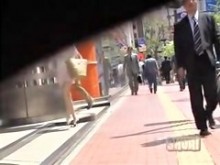 Encuentro de tiburón callejero con la pequeña y lujuriosa puta japonesa siendo muy engañada