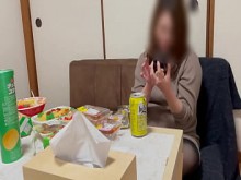 Completamente real [Disparos personales] [Disparos ocultos] Una belleza tetona de 28 años nacida en Hakodate que vino a Osaka para hacer turismo en Shinsekai y Nishinari. Privado amateur real de medio día