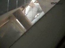 Novia amateur pillada masturbándose en su habitación