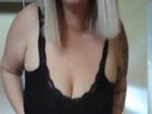 Caída de titty milf natural grande