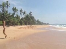 Belleza ucraniana desnuda Innuska en Sri Lanka 2