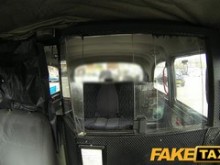 FakeTaxi: Cutie joven sexualmente excitada en el asiento trasero sorpresa