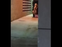 Puta Chupando Polla En Un Callejón