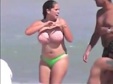 Tetazas en la playa 2(beach)