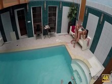 CAZA4K. Aventuras sexuales en la piscina privada