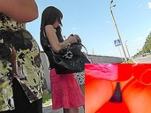 Bonitas fotos de coño upskirt debajo de una linda falda acampanada