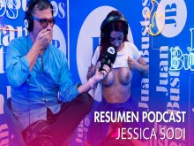 Jessica Sodi cumple fantasía y se corre con sus grandes tetas en la máquina sexual Juan Bustos podcast