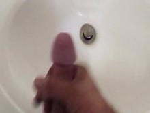 Masturbándose en el baño de mis amigos