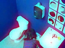 Chica espiada masturbándose