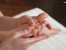 Petite Virgin Irka Orgasms de Massepuse Hands