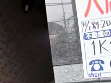 Asian Babe obtiene corridos en el estacionamiento.