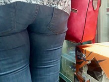 Culo de niña egipcia en jeans