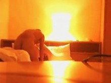 Un hombre que tiene un sexo duro con una amante frente a