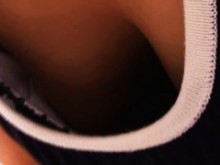 Videos públicos de Downblouse que muestran deliciosos pezones.
