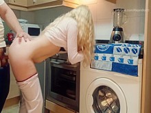 Mientras Mi Familia Esta En Casa , Atrapo A Mi Cuado En La Cocina Y Me Lo Follo