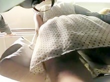 - Upskirt (falso)