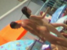 Spy Beach Cams Film Chicas nudistas calientes que tocan en el agua