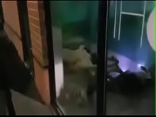 Atrapado follando en público