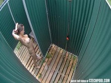 Primeras cámaras de Voyeur en la piscina pública real
