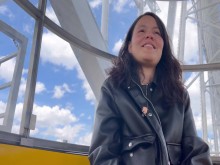 Sexo lésbico público en el parque de atracciones (real)