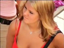 Chicas con grandes melones calientes Corny Candid Downblouse