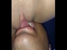 Chupando casero el apretado coño de 18 años