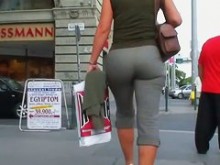 Nena elegante sexy en la calle sincera Video