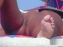 Nudistas Play Sdots de jugosos coños al sol