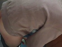 Chica nerd asiática toma una fuga y se pone en el video de Pee Cam (falso)