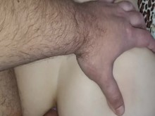 Porno realmente casero con ella en el culo