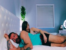 Sleepover con el mejor amigo de mi madrastra - Big Ass Milf