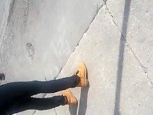 Cum en Dat Azz en la parada de autobús