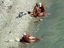 Dos parejas nudistas espiadas en Rocky Beach