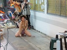 Desnudez pública como actuación artística