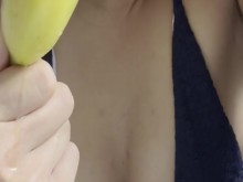 Estaba practicando mamada y me emocioné y quería tener una estrangulada profundidad