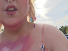 Exhibicionista que se despierta por la calle concurrida