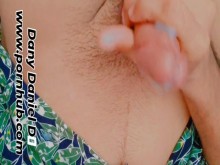 Pakistani cachonda en los pantalones de chándal se masturba su gran polla hasta que gime corriendo ????????