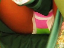 Morena en su período, sin saberlo, se convierte en el objetivo de un pervertido